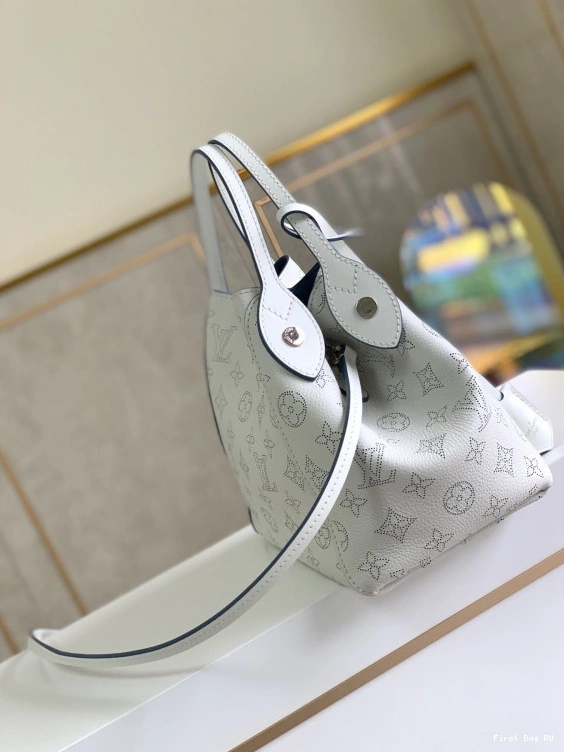 First bag ru LOUIS HINA VUITTON PM 0713